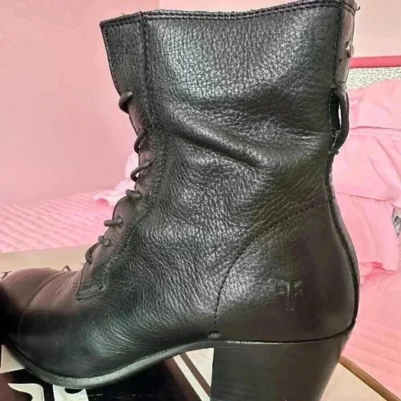 Frye Courtney Lace-Up Boots- size 7 - Picture 6 of 12